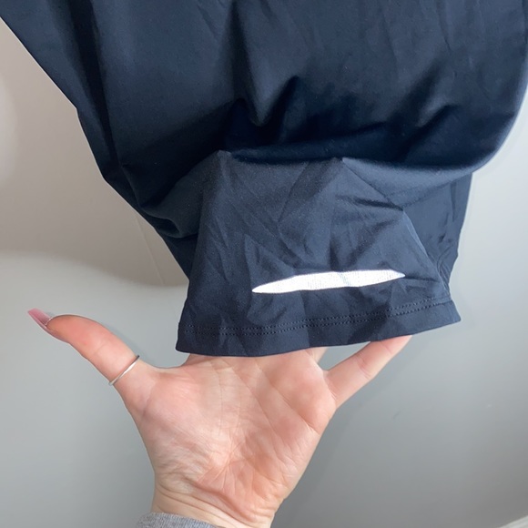 🍂Under armor Black heat gear top! - Picture 9 of 9